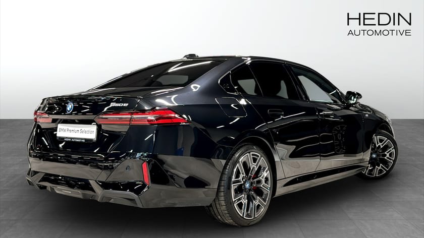 Bild 2 av BMW 550e xDrive Sedan M sport PRO Innovation Drag