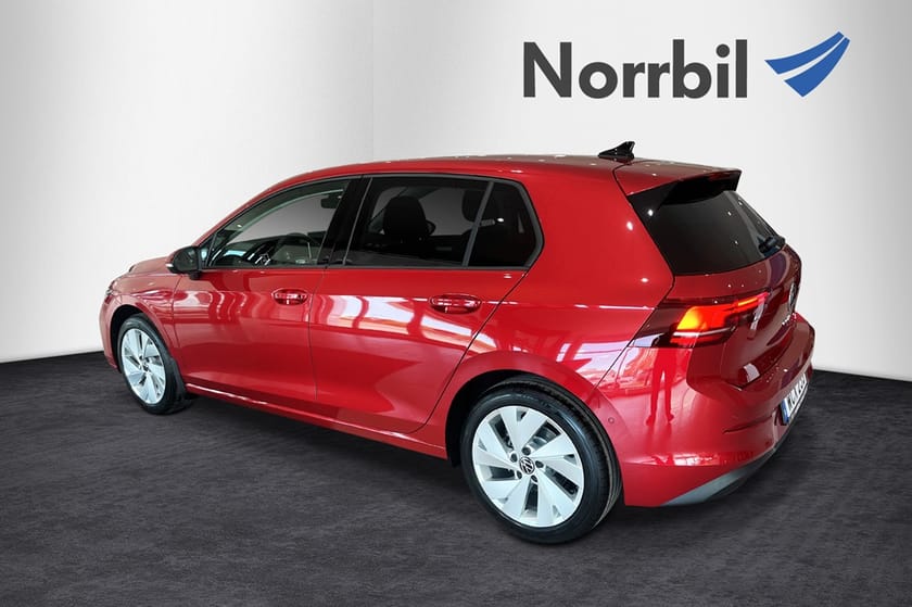 Bild 3 av Volkswagen Golf eTSI 150 DSG 360 kameror Drag Keyless