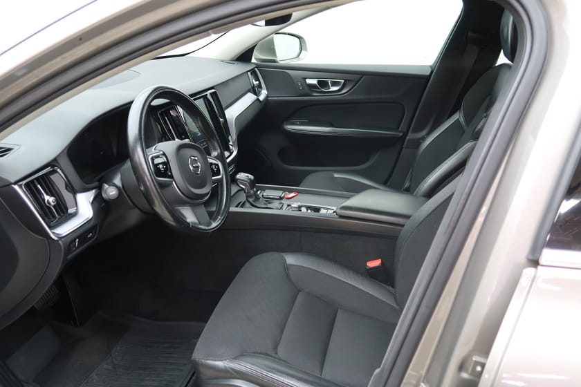 Bild 4 av Volvo V60 D4 Momentum Advanced Edition/Nav/Kamera/Klimatpkt/Teknikpkt/Värmare/DynamiskLED