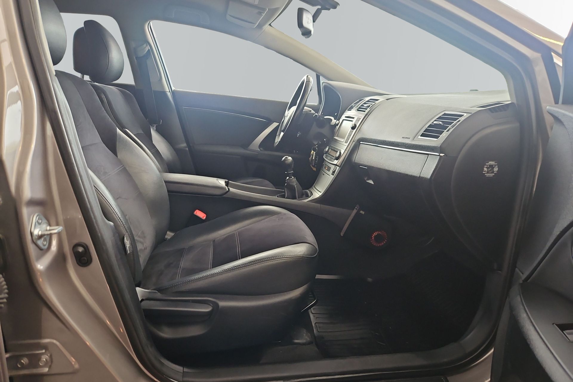 Toyota Avensis 1.8 KOMBI ED 2014, kuva 6/10