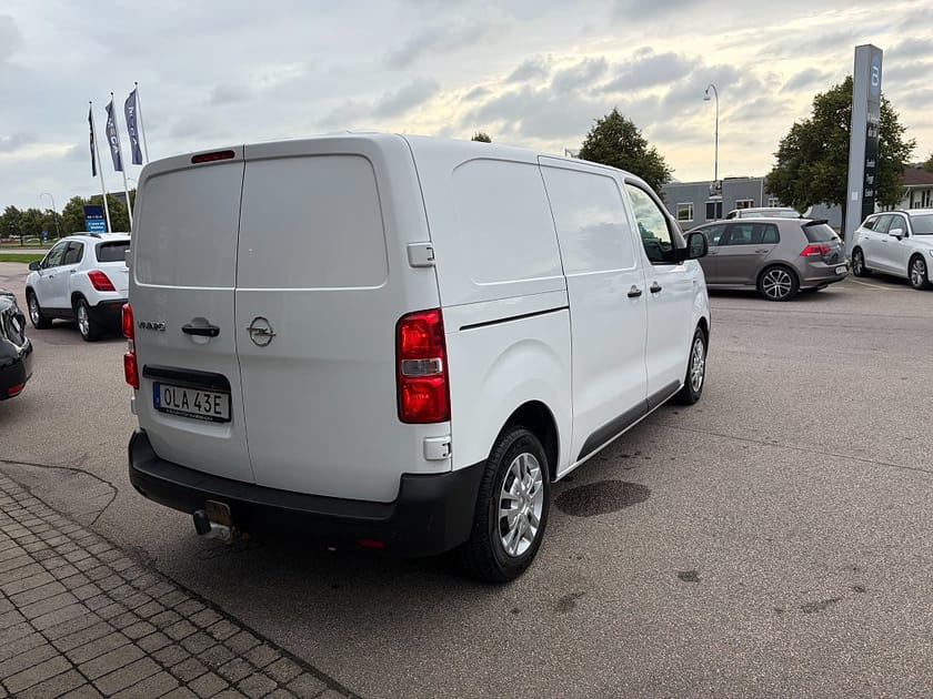 Bild 4 av Opel Vivaro Skåpbil IP L2 Drag, Backkamera, Värmare