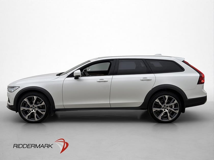 Bild 4 av Volvo V90 Cross Country B4 AWD VOC Pano B&W 360° Skinn Drag