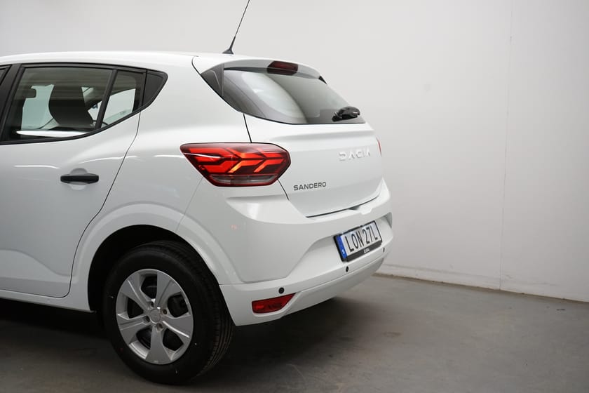 Bild 3 av Dacia Sandero TCe 90 essential – Parkeringsassistans bak | Farthållare