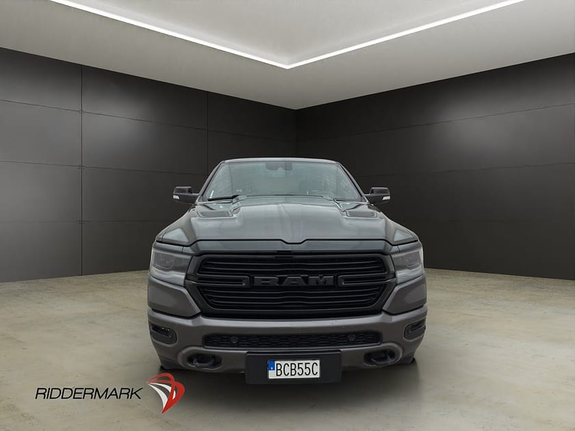 Bild 3 av RAM 1500 Crew Cab Dodge Laramie Night 5.7 4x4 Drag Luft H/K Pano MOMS