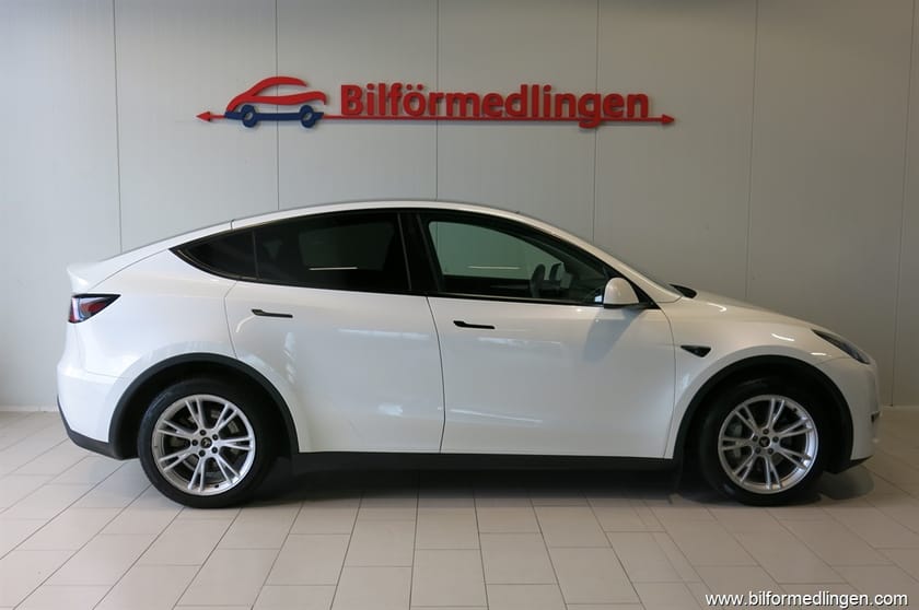 Bild 2 av Tesla Model Y Long Range AWD Drag Momsbil