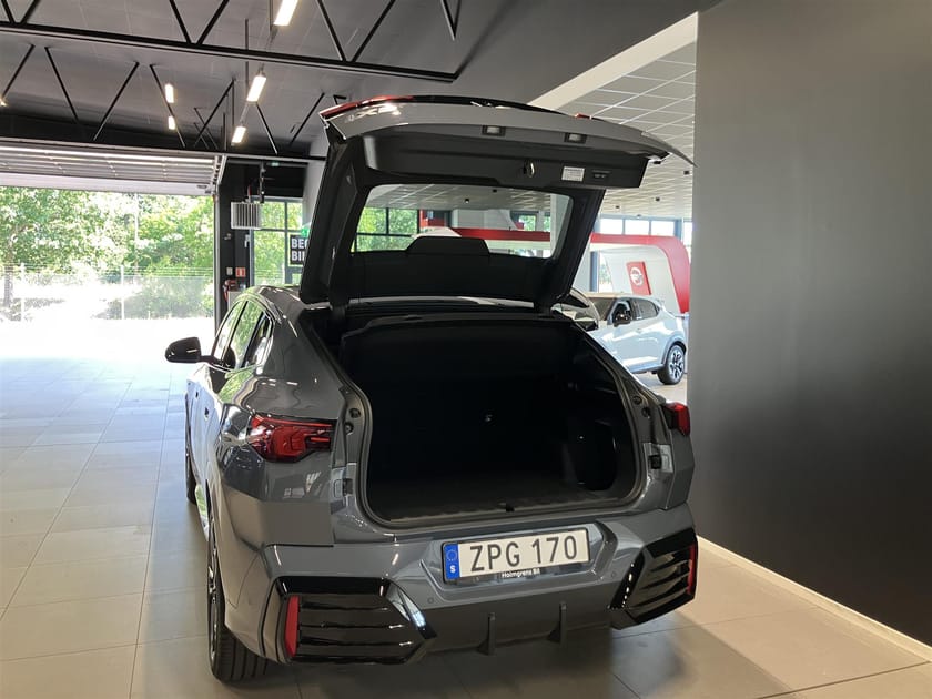 Bild 5 av BMW iX2 eDrive20 Edrive0 M Sport Innovation Fartpilot Head-Up Drag Navi Komfortöppning 360