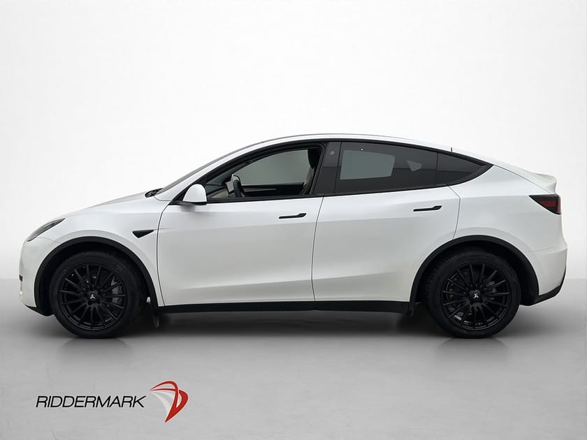 Bild 5 av Tesla Model Y Standard Range RWD Svensksåld Dragkrok MOMS