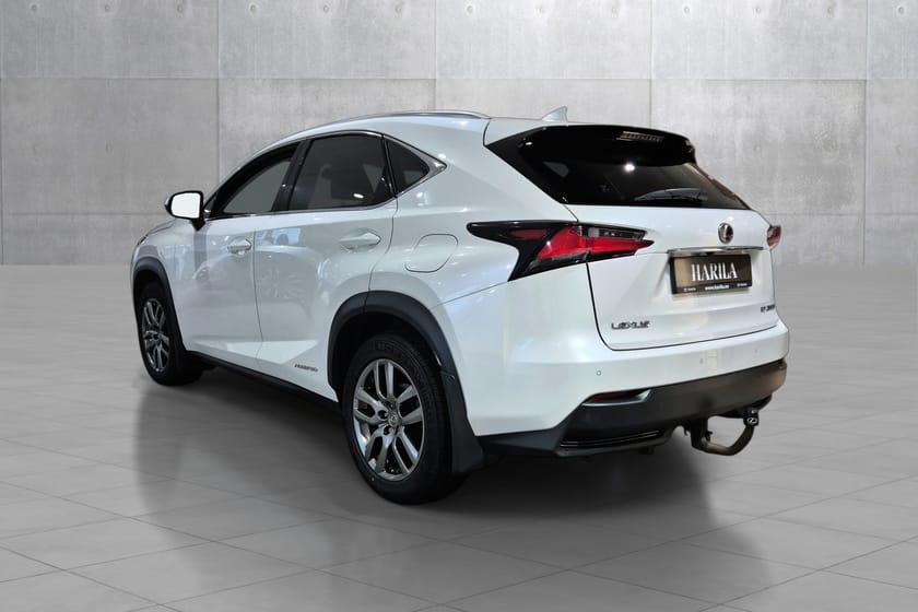 Bilde 3 av Lexus NX 300h AWD Executive Hybrid 4WD Tilhengerfeste LED-bar