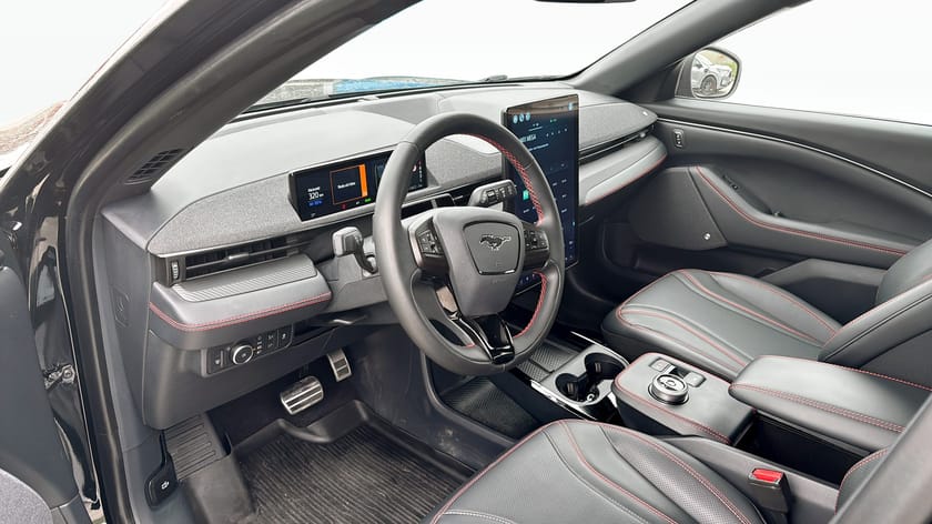 Bild 4 av Ford Mustang Mach-E Standard Range AWD SR / 360 kamera /Teknikpaket / 0% ränta / Laddkort ingår