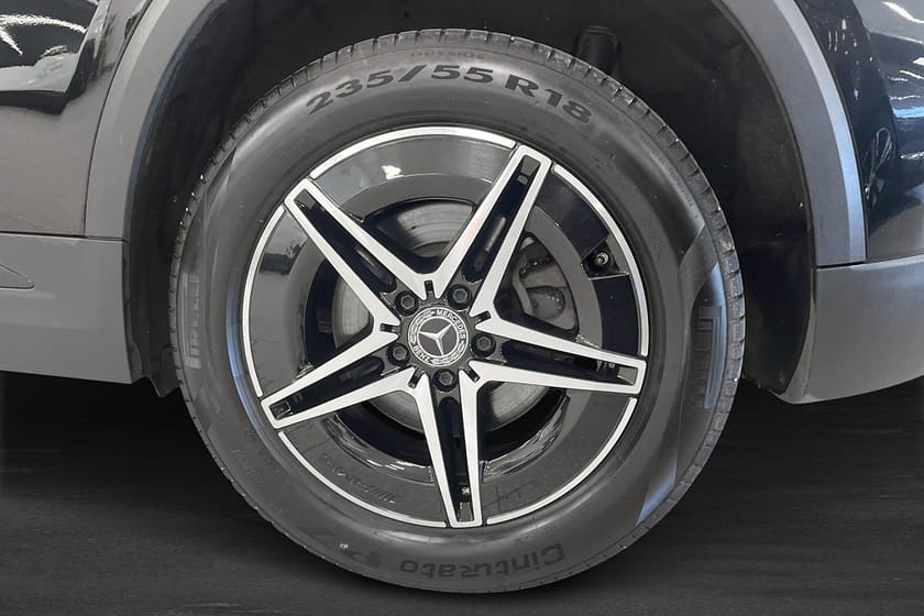Bild 4 av Mercedes-Benz EQA 300 4MATIC AMG Line Euro 6