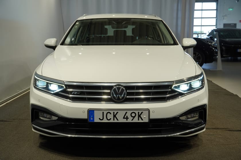 Bild 3 av Volkswagen Passat Sportscombi R-Line 2.0 TDI 4Motion DSG 200hk MOMS DRAG KAMERA