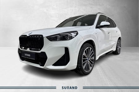 BMW iX1 xDrive30 xDrive30e Fully Charged, 20", Panorama, Harman/Kardon