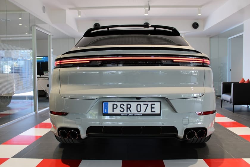 Bild 4 av Porsche Cayenne E-Hybrid Coupé Black Edition
