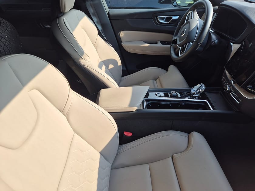 Bild 5 av Volvo XC60 T6 Recharge Plus Dark plug in AWD 350HK 4x4 Läder
