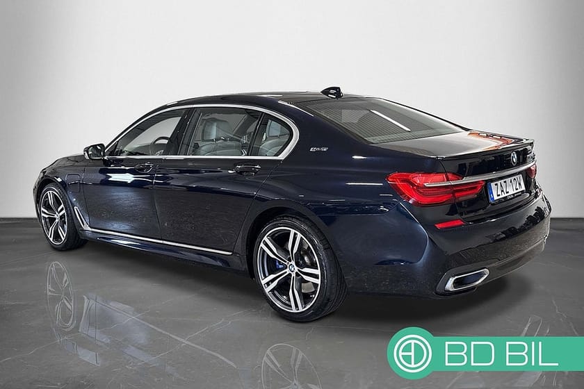 Bild 2 av BMW 740Le xDrive 740 Le / M-SPORT / LASER / B&W / TAKLUCKA / SV-SÅLD
