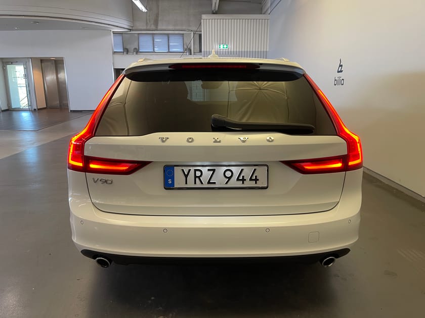 Bild 5 av Volvo V90 T4 Momentum Edition / 360 Kamera / Baklucka elmanövrerad / Navigation /