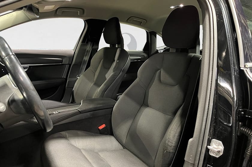 Bild 3 av Volvo S90 D3 150 HK KINETIC D-VÄRM PDC NYSERV NYBES 2BRUKARE 17"