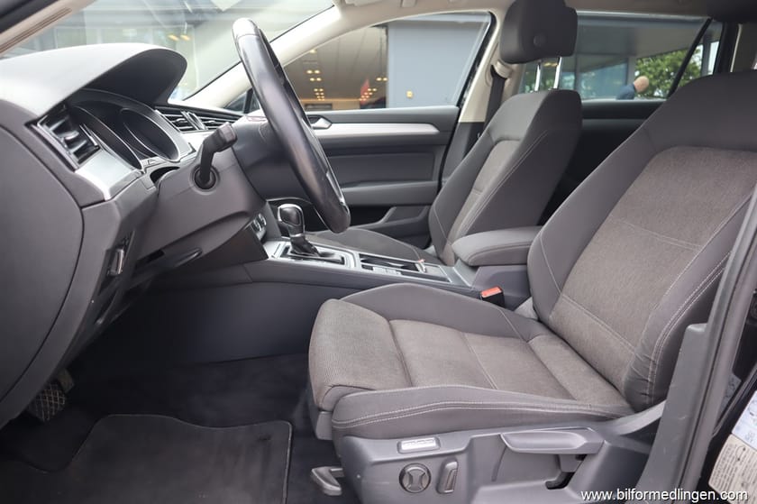 Bild 4 av Volkswagen Passat Sportscombi 2.0 TDI FWD 150hk Aut Backkamera Svensksåld
