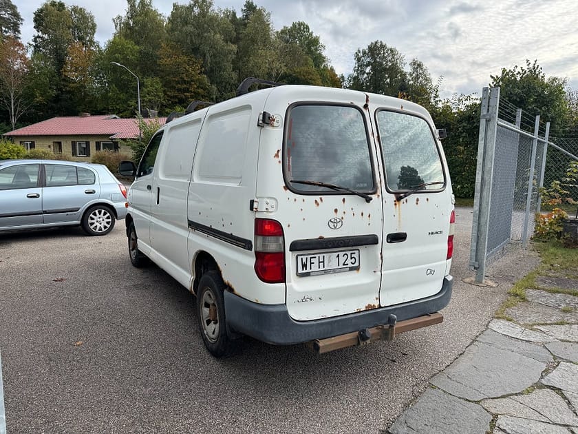Bild 4 av Toyota HiAce Skåpbil