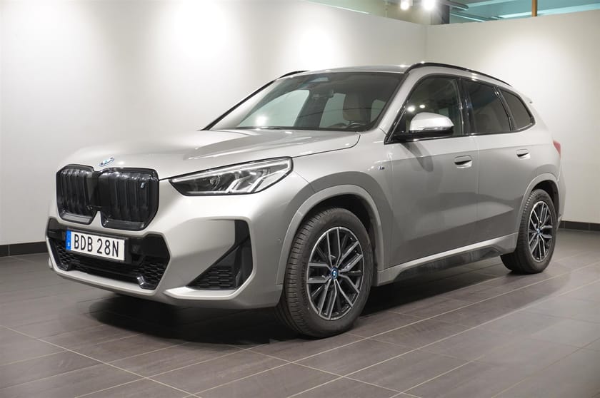 Bild 1 av BMW iX1 xDrive30 M Sport H K Elstol Kamera Drag