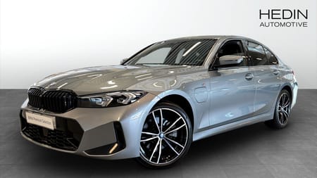 BMW 330e xDrive Sedan M Sport H/K 19" Drag Elstol Adaptiv Farth