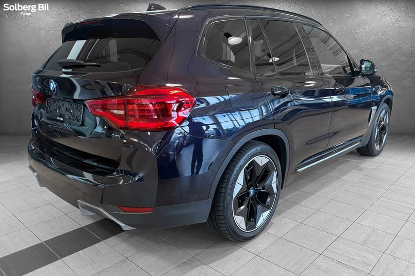 Bilde 4 av BMW iX3 Fully Charged HK/360°/Glasstak/El-bakluke