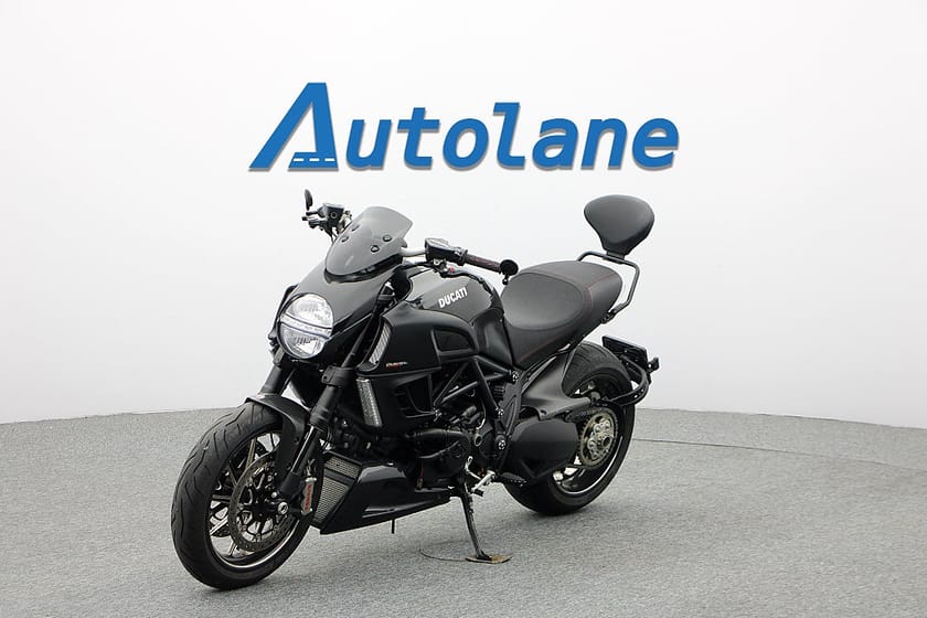 Bild 4 av Ducati Diavel Carbon* SC-project, ABS, Körlägen, Keyless