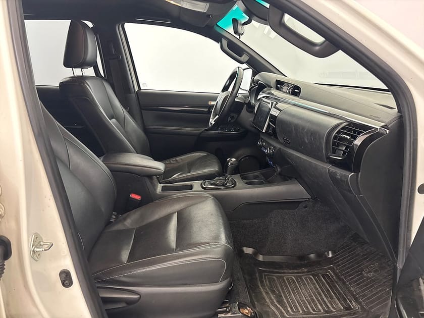 Bild 5 av Toyota Hilux Dubbelhytt 2.4 AWD Aut Drag Läder Kamera Värmare MOMS