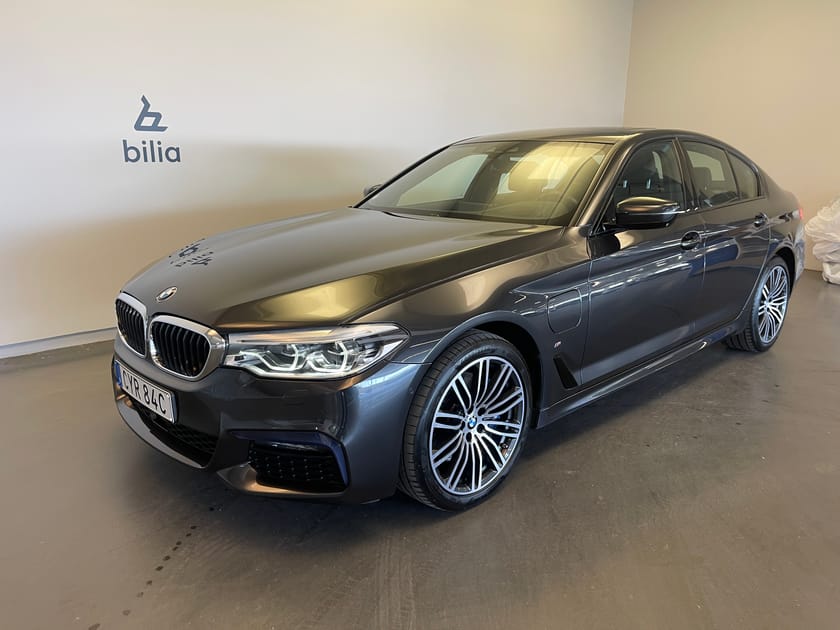 Bild 1 av BMW 530e xDrive iPerformance Sedan M-sport / Panorama/ Navigation/ 360 Kamera/