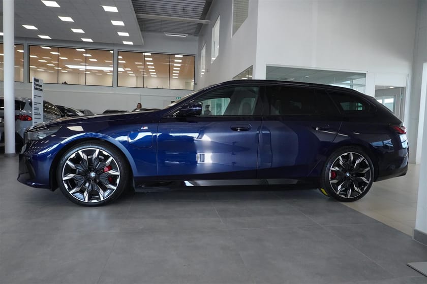 Bild 3 av BMW 530e xDrive Touring M Sport Pro Pano Drag