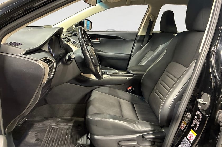 Bild 3 av Lexus NX 300h AWD 197 HK AUT BACKKAMERA DRAG 492KR/ÅR 18"