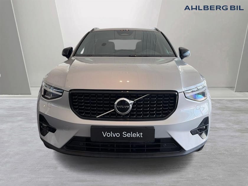 Bild 5 av Volvo XC40 B3 FWD Bensin Plus Dark. Backkamera, Navi, Adaptiv farthållare,  Programmerbar bränslevärm,  Rattvärme