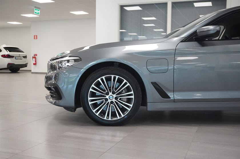 Bild 3 av BMW 530e xDrive iPerformance Sedan Sportline Sportstolar HiFi