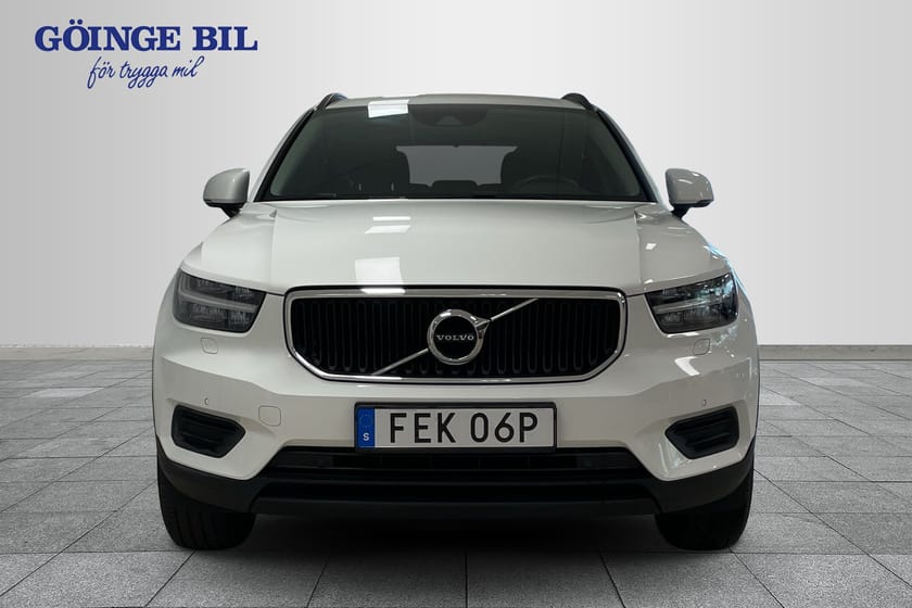 Bild 3 av Volvo XC40 T2 FWD Momentum Core/ infällbart Drag/ Backkamera/ Adaptiv farthållare