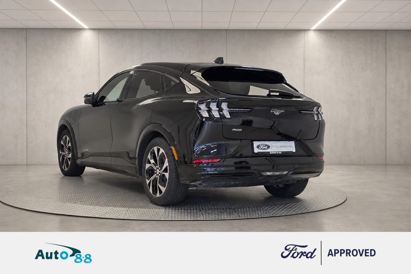 Bilde 4 av Ford Mustang Mach-E Standard Range AWD Sporty SUV 4x4 Kamera App El seter framme Skinn