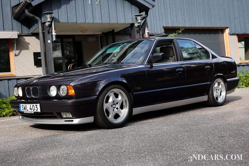 Bild 1 av BMW M5 Sedan E34 315hk Skinnklädsel Taklucka Nybesiktad