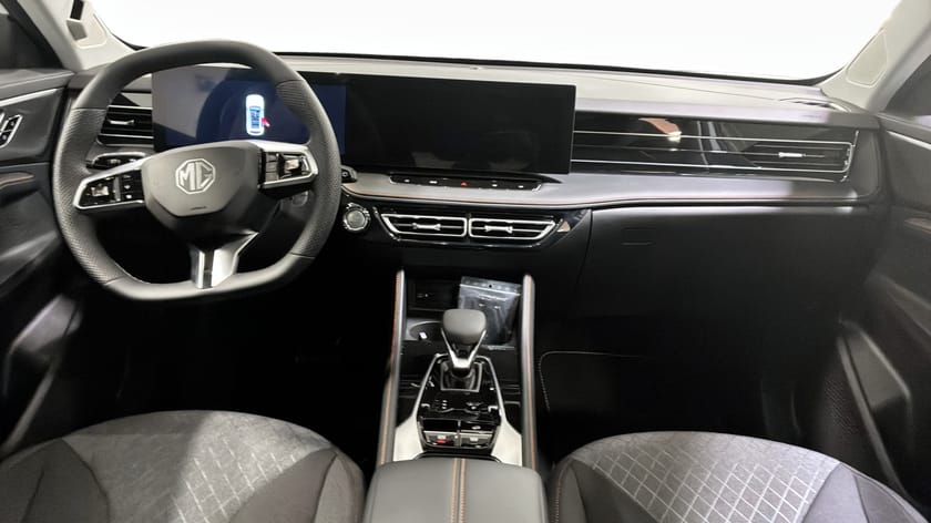 Bild 4 av MG HS PHEV COMFORT 1.5T AT (BLACK)