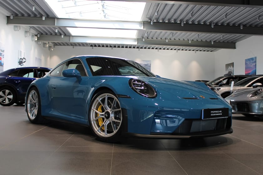 Bild 1 av Porsche 911 GT3 Touring 992.2 PTS Oslo Blue