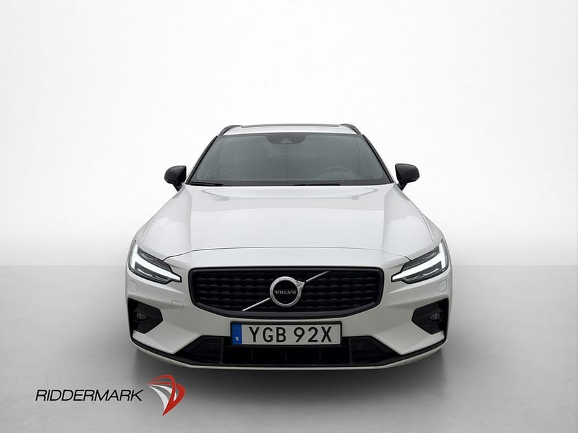 Bild 2 av Volvo V60 B4 R-Design Pano H/K HUD VOC Värm Kamera Drag MOMS