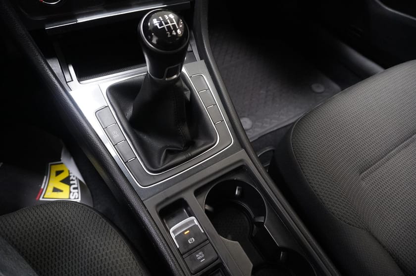 Bild 4 av Volkswagen Golf Sportscombi 1.0 TSI 110 hk Drag B-Kamera