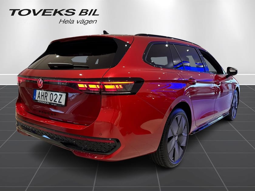Bild 5 av Volkswagen Passat Variant eHybrid 272hk R-line Signature Black Edition Max**SPEC**