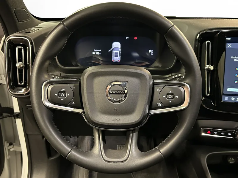 Bild 10 av 16 – Volvo EX40 Twin Motor Performance UltraBlackSE Ultra Special Edition