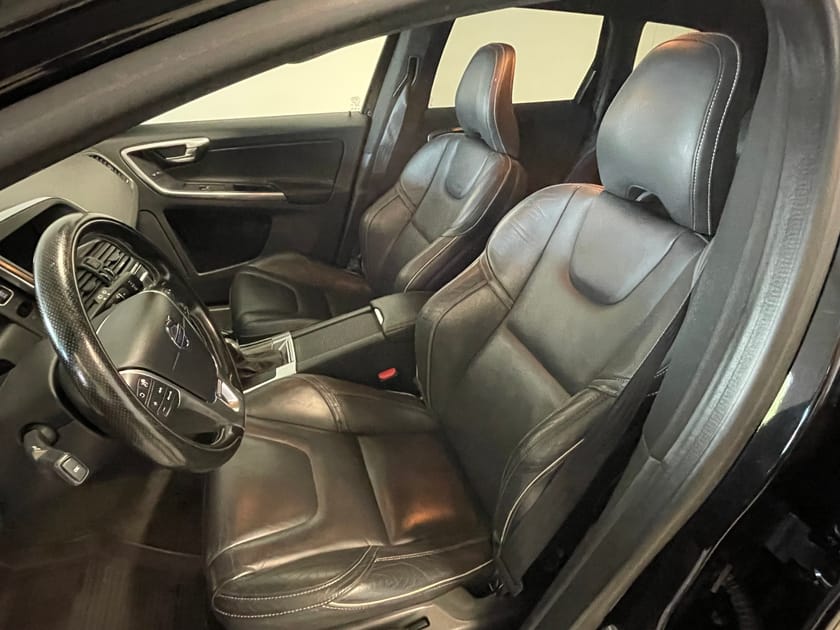 Bild 4 av Volvo XC60 D4 AWD Classic R-Design Nav Backkamera Drag