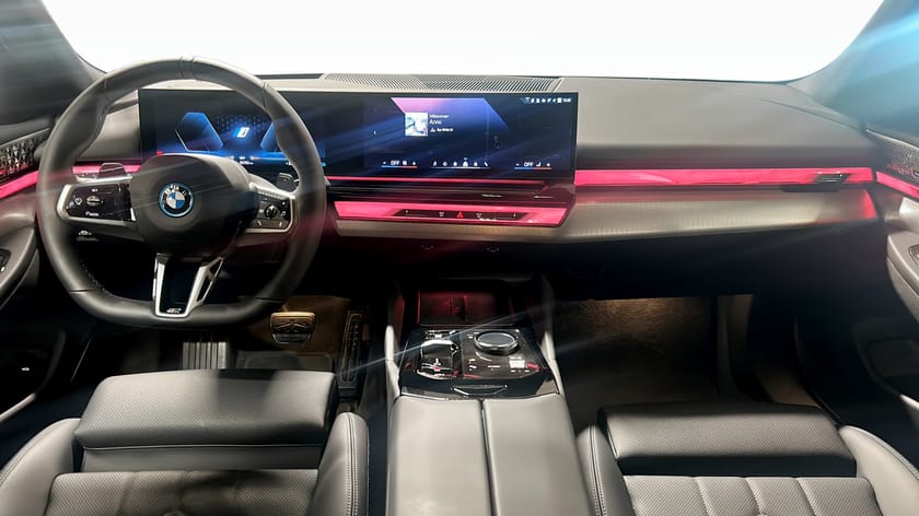Bild 4 av BMW 530e xDrive Touring Business Edition Bowers & Wilkins högtalare