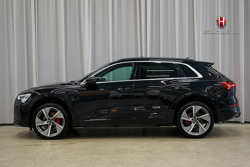 Bild 1 av Audi Q8 55 e-tron quattro S line Drag Pano B&O  22" Rattvärm