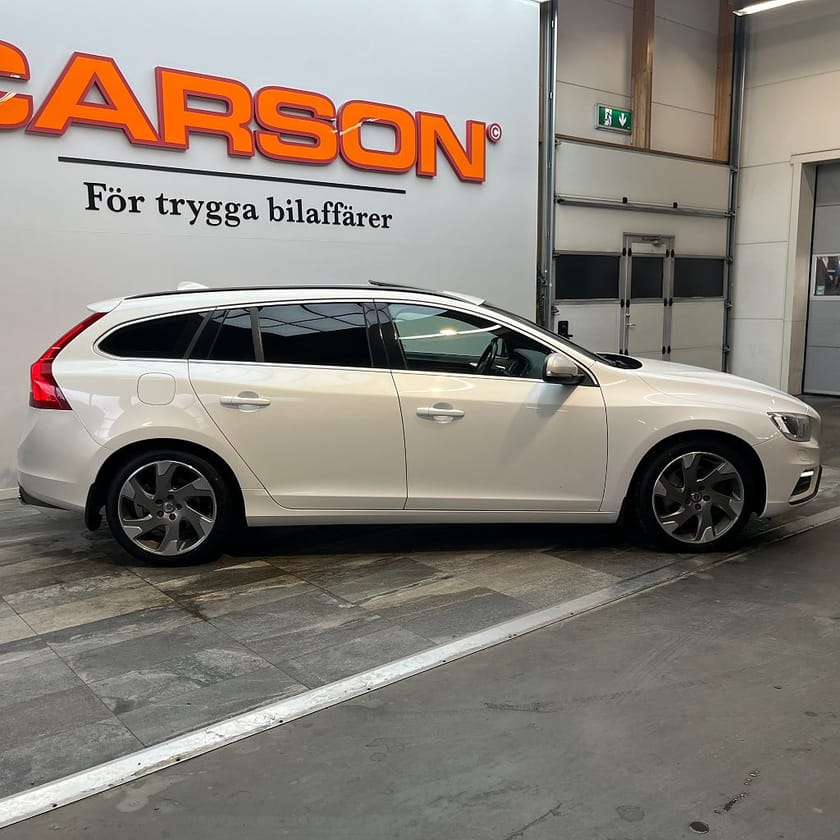 Bild 3 av Volvo V60 D4 AWD R-Design Värmare Glastaklucka Drag Kamrem bytt!