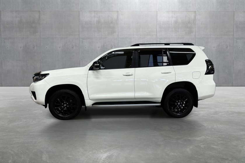 Bilde 2 av Toyota Land Cruiser 5-dørs 2.8 Diesel High Power D-4D Aut. 6 gir 4x4 VX Black