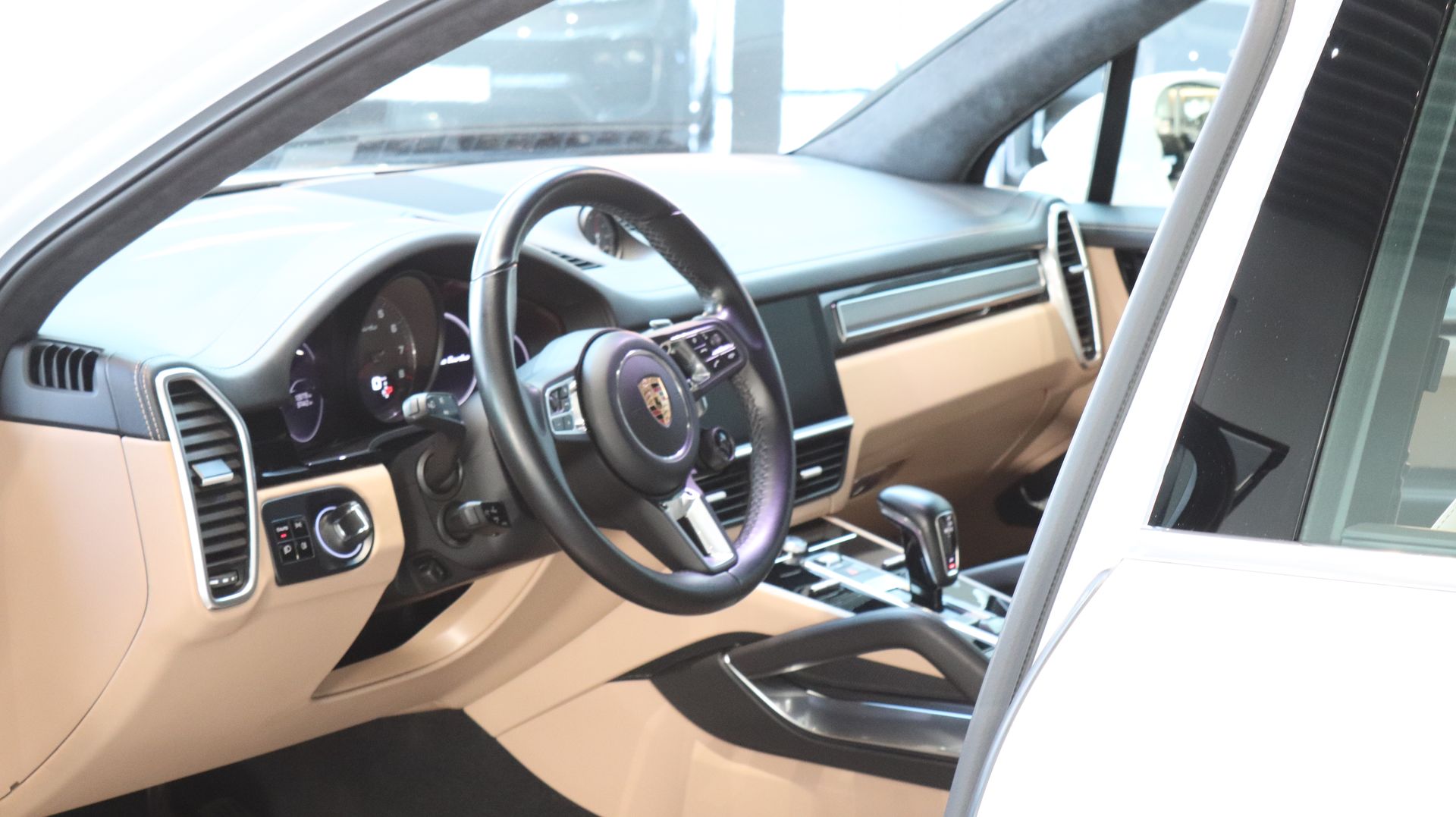 Porsche Cayenne Turbo 550 hk 2019, bild 3/23