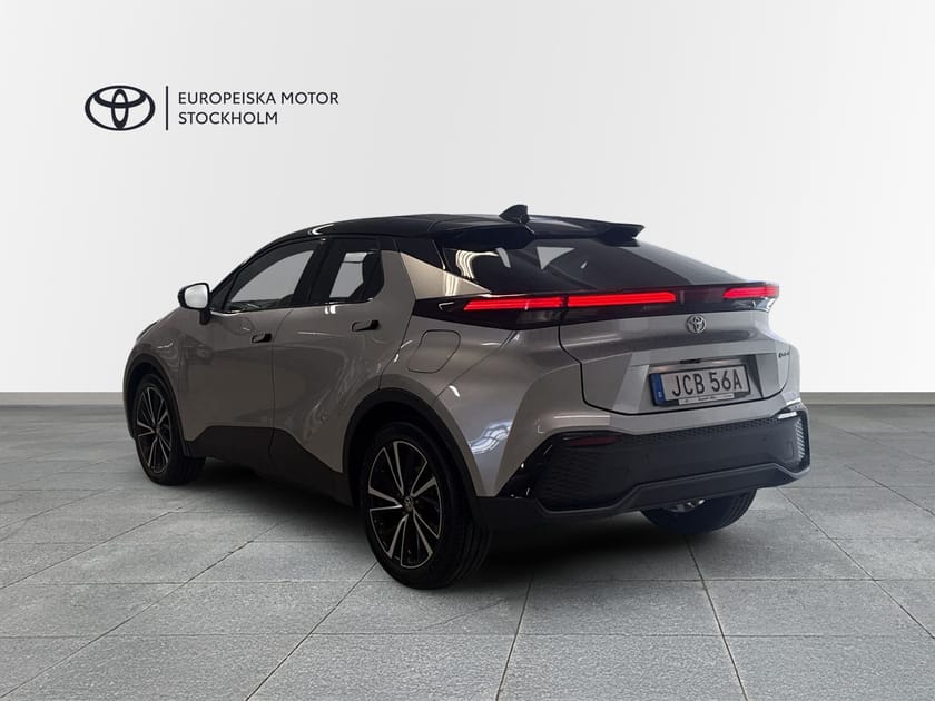 Bild 2 av Toyota C-HR PHEV LADDHYBRID / EXECUTIVE / V-HJUL / NYBILSGARANTI