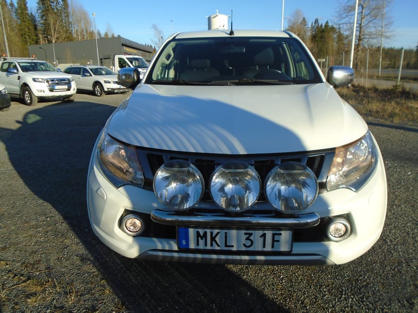 Bild 3 av Mitsubishi L200 Club Cab 2.4 DI-D 181hk  4X4  Värmare,Drag,Moms